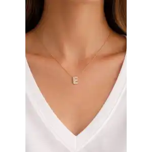 Altın Renk Taş Detaylı E Harfli Mini Çelik Kolye