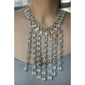 Altın Renk Taş Detaylı Tasarım Kolye