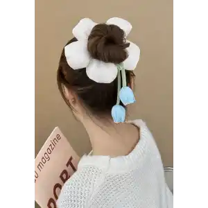 Beyaz Renk Çiçek Figürlü Sallantılı Simit Toka