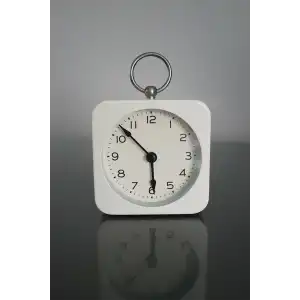 Beyaz Renk Dekoratif Işıklı Alarmlı Masa Saati