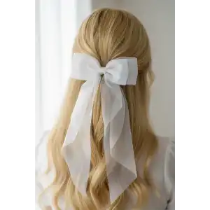 Beyaz Renk Kurdele Detaylı Pens Toka