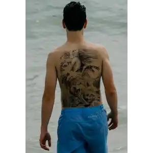 Geçici Kurt ve Kadın Modelli Sırt Dövme Tattoo