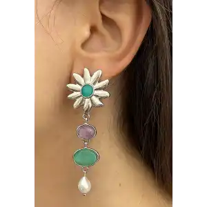 Gümüş Renk Çiçek Figürlü Taş Ve İnci Detaylı Küpe (Çift)