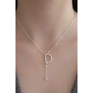 Gümüş Renk D Harfli Taş Detaylı Çelik Kolye