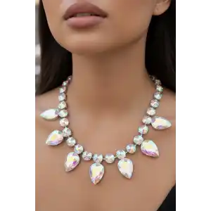 Gümüş Renk Hologram Taş Detaylı  Tasarım Abiye Kolye