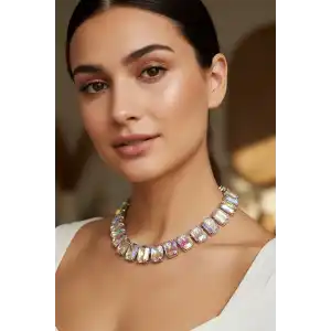 Gümüş Renk Hologram Taş Detaylı Tasarım Abiye Kolye