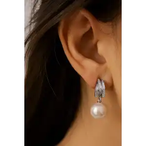 Gümüş Renk İnci Detaylı Küpe (Çift)