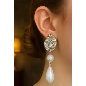 Gümüş Renk İnci Detaylı Küpe (Çift)