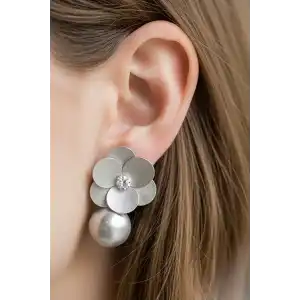 Gümüş Renk İnci ve Çiçek Detaylı 14k Altın Kaplama  Küpe (Çift)