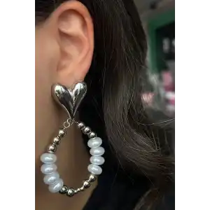 Gümüş Renk Kalp Figürlü İnci Detaylı Abiye Küpe (Çift)