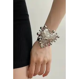 Gümüş Renk Kalp Figürlü Kelepçe Bileklik