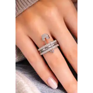 Gümüş Renk Kilitli İğne Detaylı Taşlı Yüzük