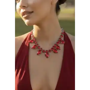 Gümüş Renk Kırmızı Taş Detaylı Tasarım Abiye Kolye