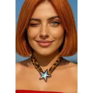 Gümüş Renk Leopar Desenli Yıldız Figürlü Tasarım Kolye