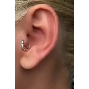 Gümüş Renk Taş Detaylı Çelik Halka Tragus/Kıkırdak Küpe/Piercing (Tek)