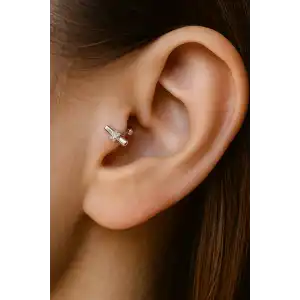 Gümüş Renk Taş Detaylı Cerrahi Çelik Tragus/Kıkırdak Küpe/Piercing (Tek)
