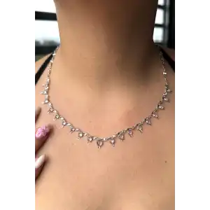 Gümüş Renk Taş Detaylı Kolye