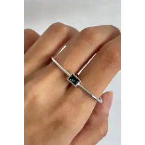 Gümüş Renk Yeşil Taş Detaylı İki Parmak Tasarım Yüzük