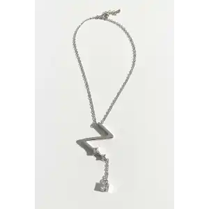 Gümüş Renk Z Harfli Taş Detaylı Çelik Kolye