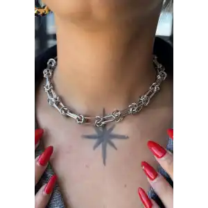 Gümüş Renk Zincir Detaylı YSX Kolye