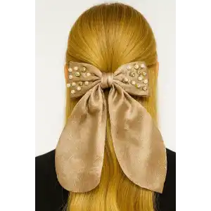 Kahve Renk Kurdele Figürlü İnci Ve Taş Detaylı Otomat Toka