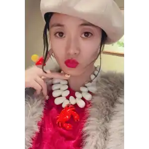 Karışık Renk Yengeç Figürlü Tasarım Kolye