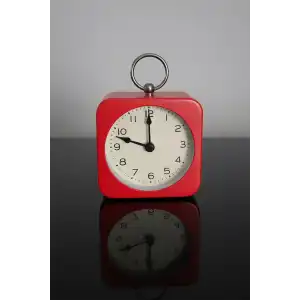 Kırmızı Renk Dekoratif Işıklı Alarmlı Masa Saati