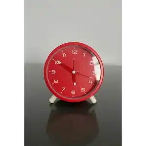 Kırmızı Renk Dekoratif Işıklı Alarmlı Masa Saati