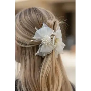 Krem Renk Kurdele Figürlü İnci Detaylı Mandal Toka