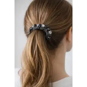 Siyah Renk Boncuk Detaylı Lastik Toka