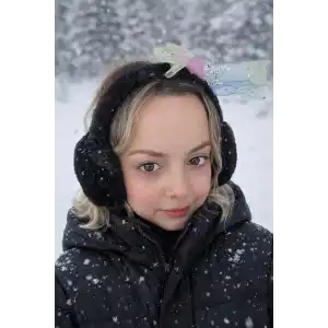 Siyah Renk Kurdele Figürlü Peluş Kulaklık