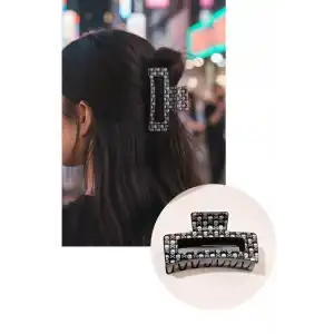 Siyah Renk Kurukafa Figürlü Mandal Toka