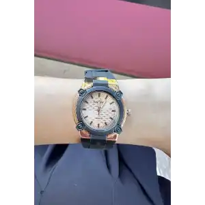 Siyah Renk Silikon Kordonlu Kadın Saat