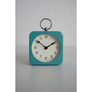 Yeşil Renk Dekoratif Işıklı Alarmlı Masa Saati