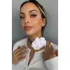 Beyaz Renk Gül Detaylı İpli Choker Kolye