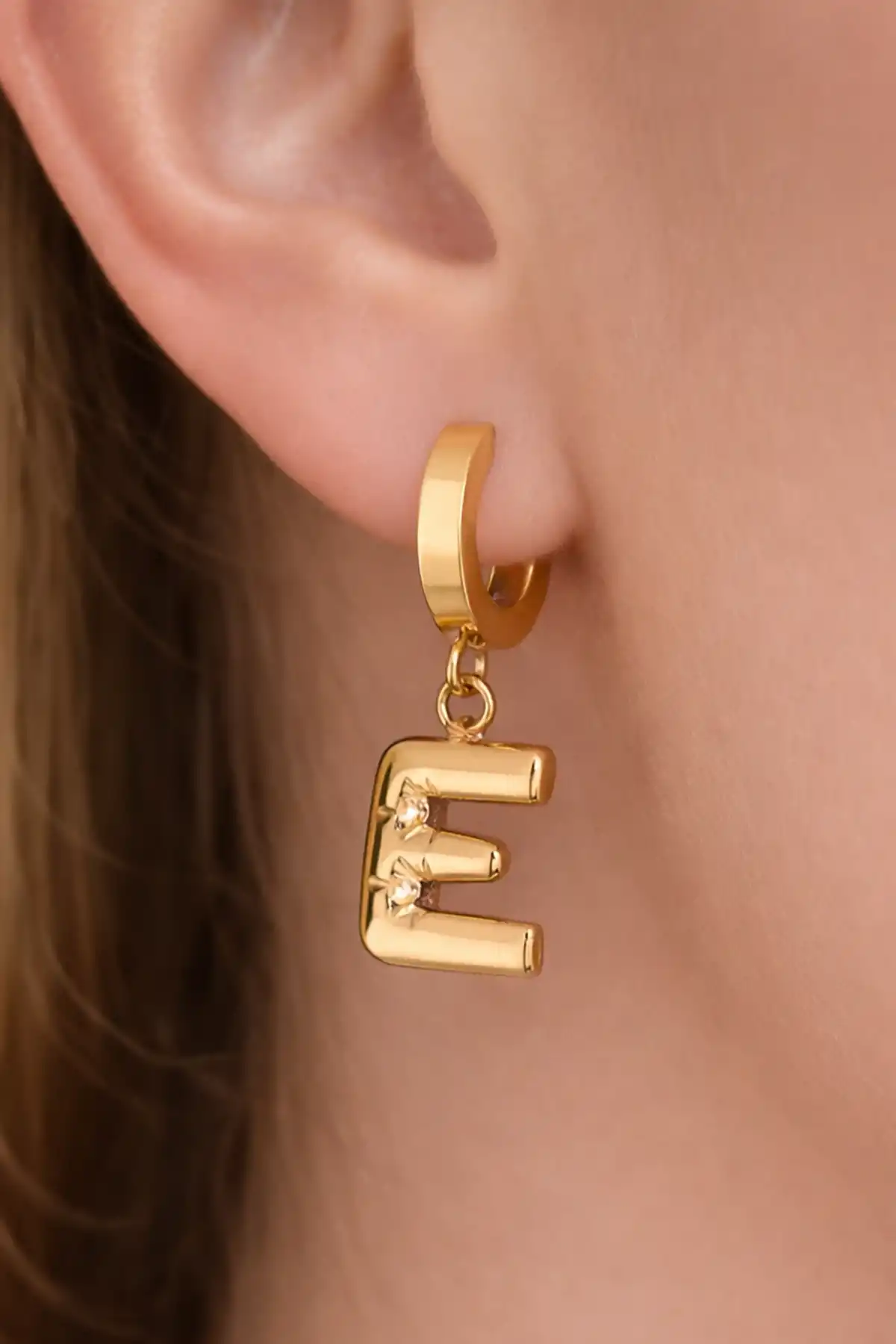 Altın Renk E Harf Çelik Küpe (Çift)