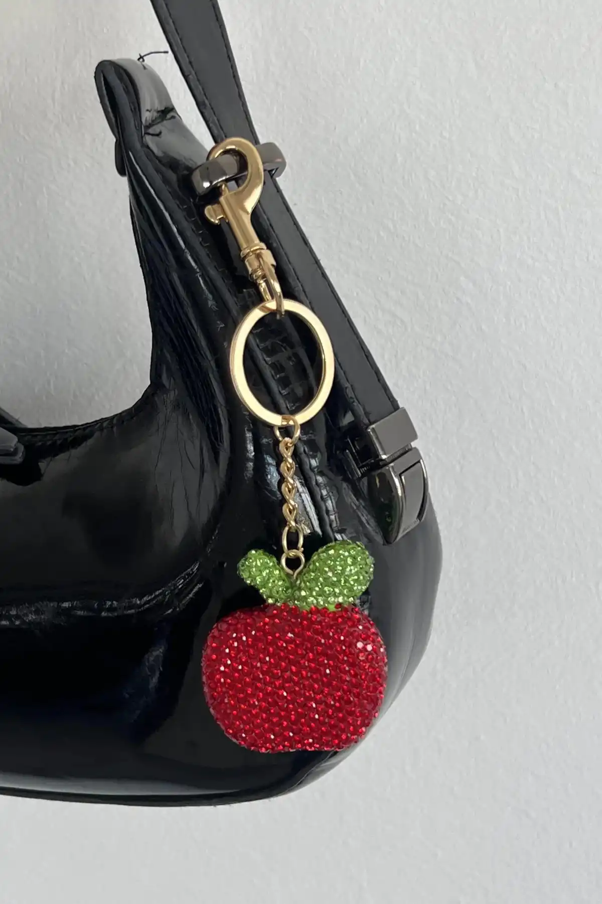 Altın Renk Elma Figürlü Taş Detaylı Çanta Charm/ Anahtarlık