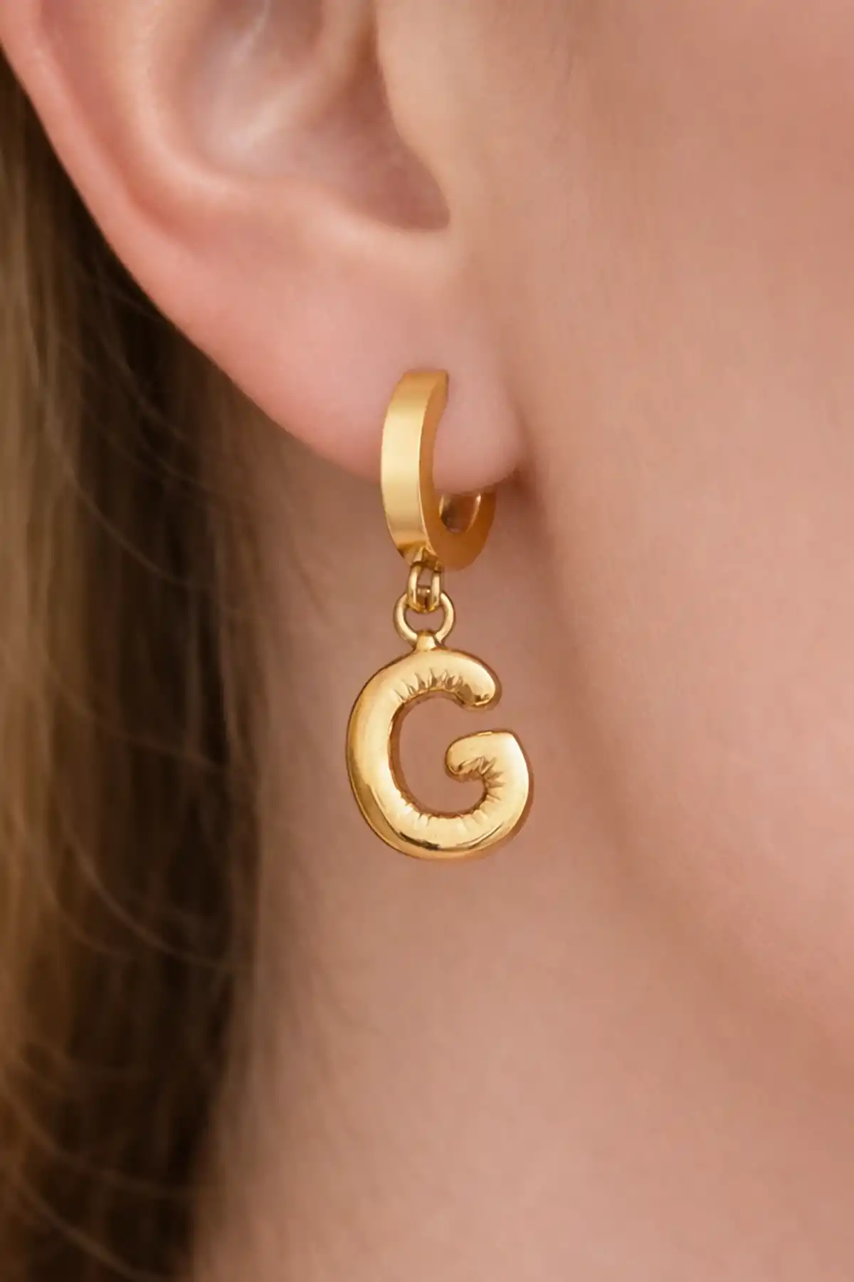 Altın Renk G Harf Çelik Küpe (Çift)