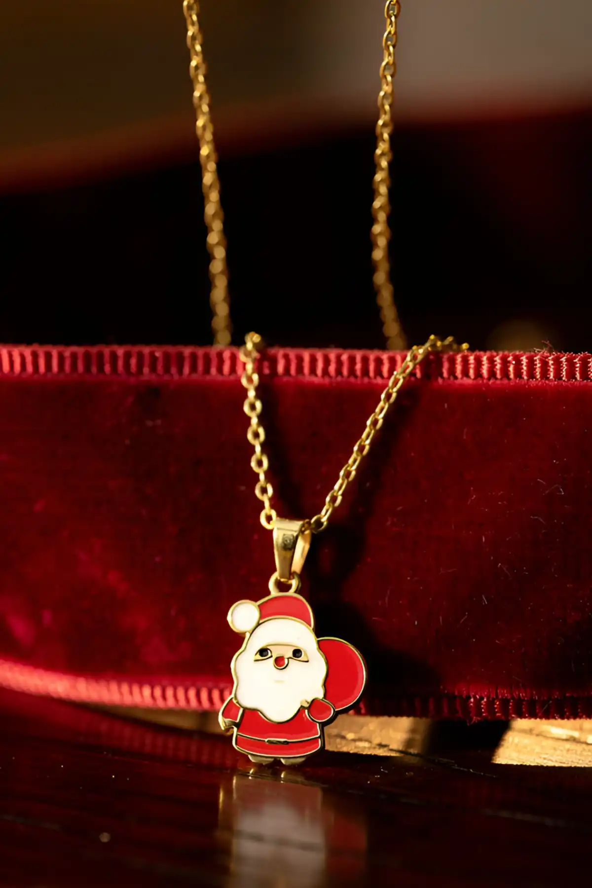 Altın Renk Noel Baba Figürlü Çelik Yılbaşı Kolyesi