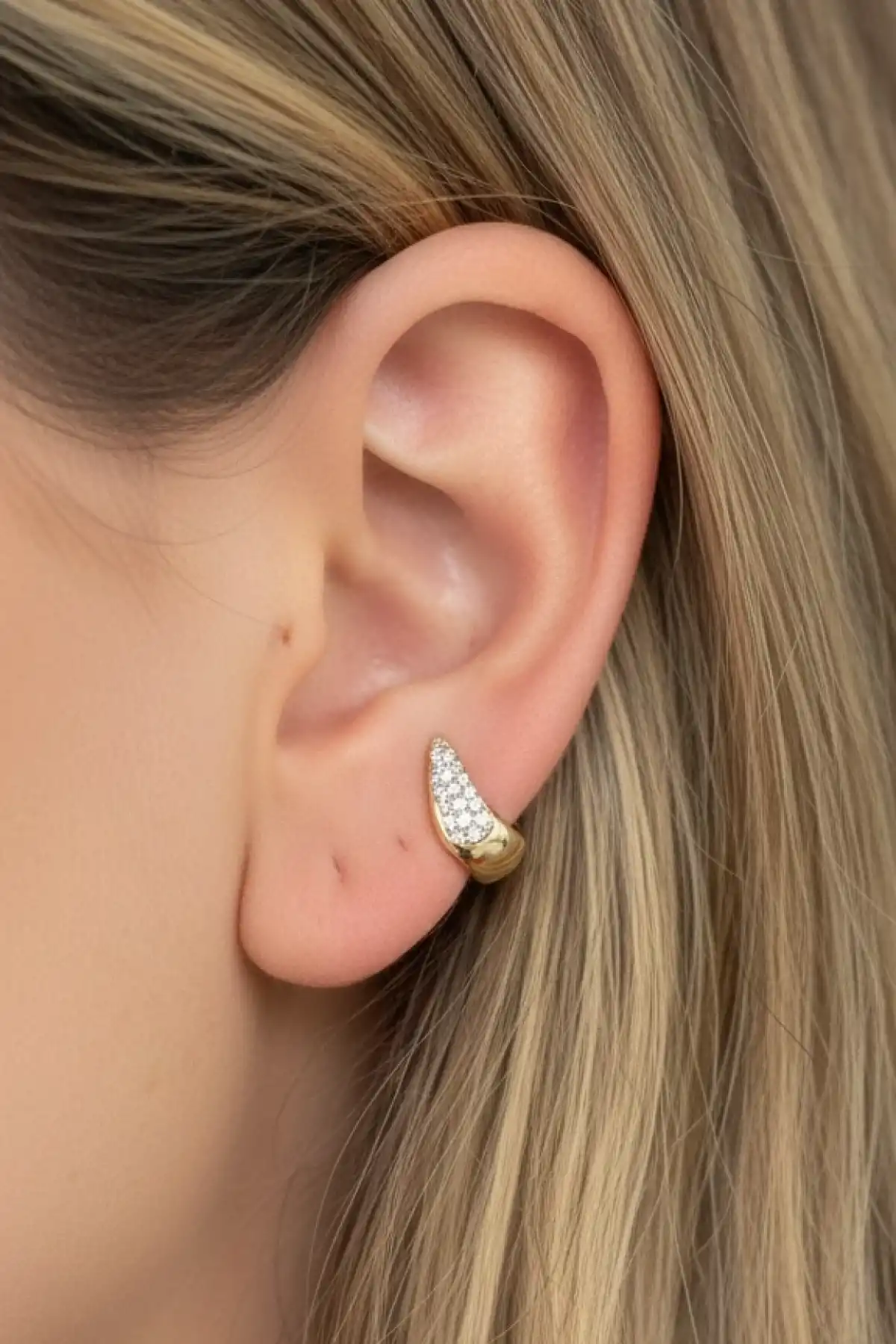 Altın Renk Taş Detaylı 14K Altın Kaplama TX Ear Cuff (Tek)