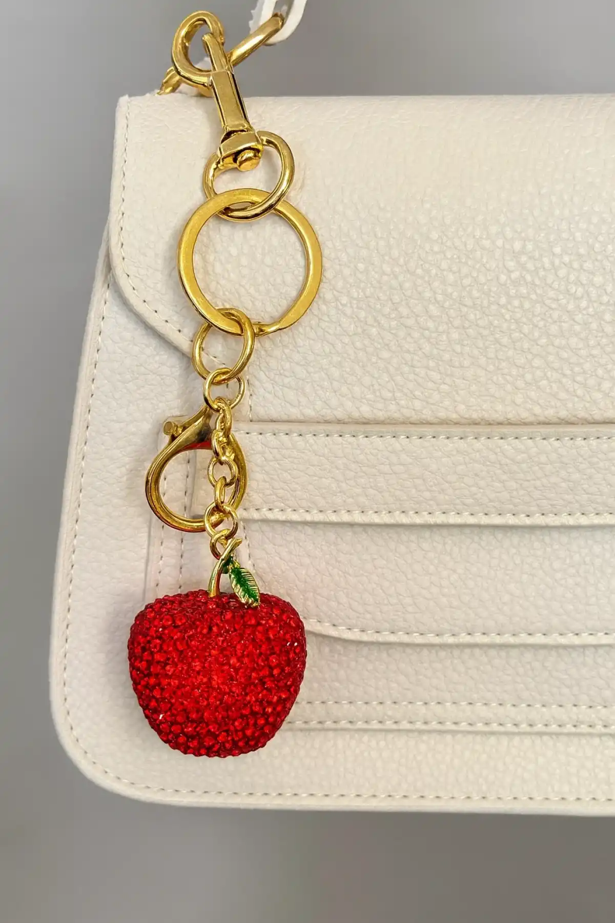 Altın Ve Kırmızı Renk Elma Figürlü Taş Detaylı Çanta Charm/ Anahtarlık
