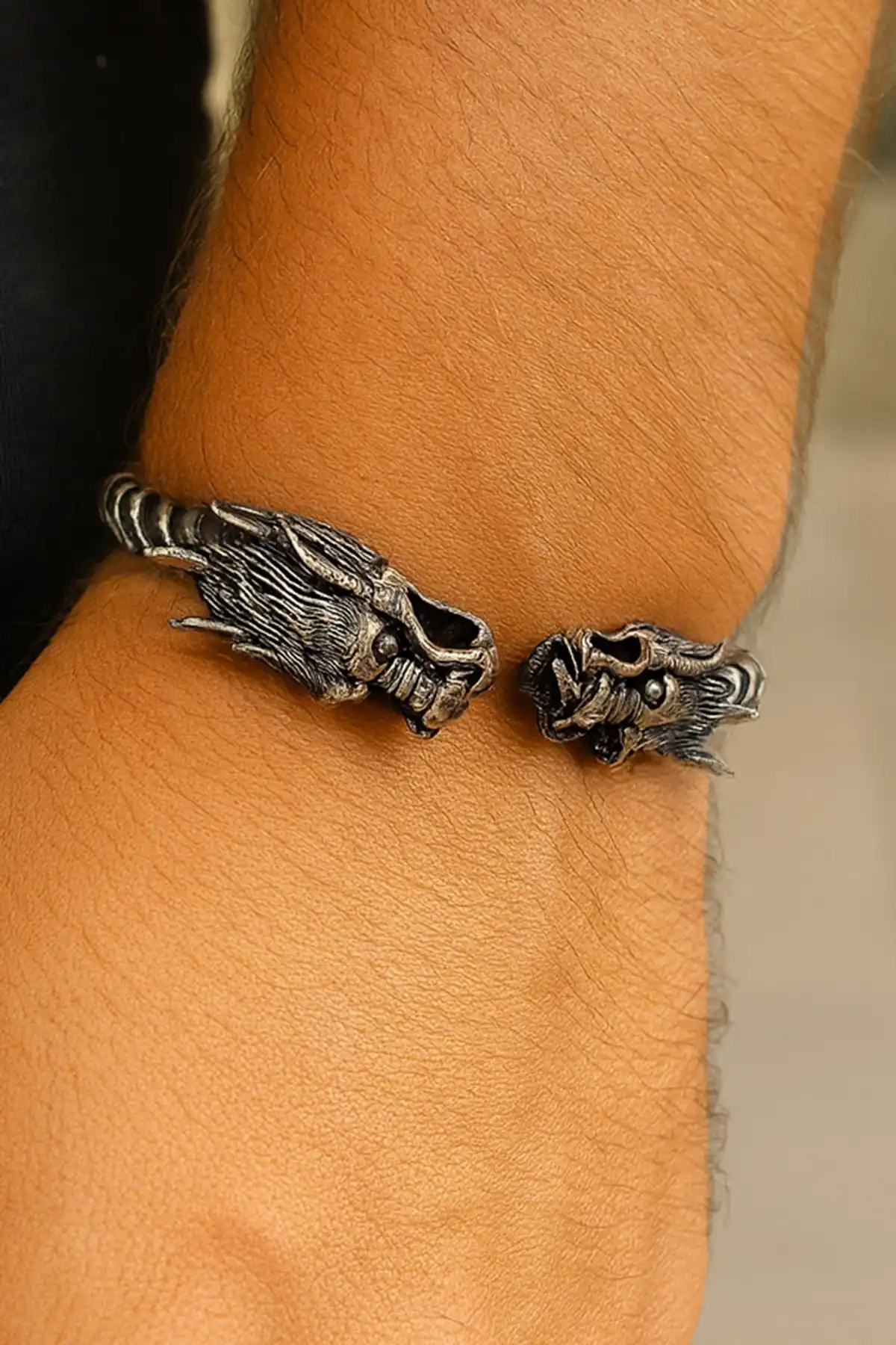 Gümüş Renk Ejderha Figürlü Erkek Çelik Kelepçe Bileklik