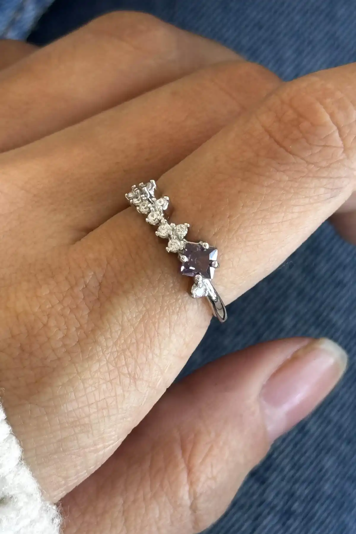 Gümüş Renk Taş Detaylı Ayarlanabilir Çelik Yüzük