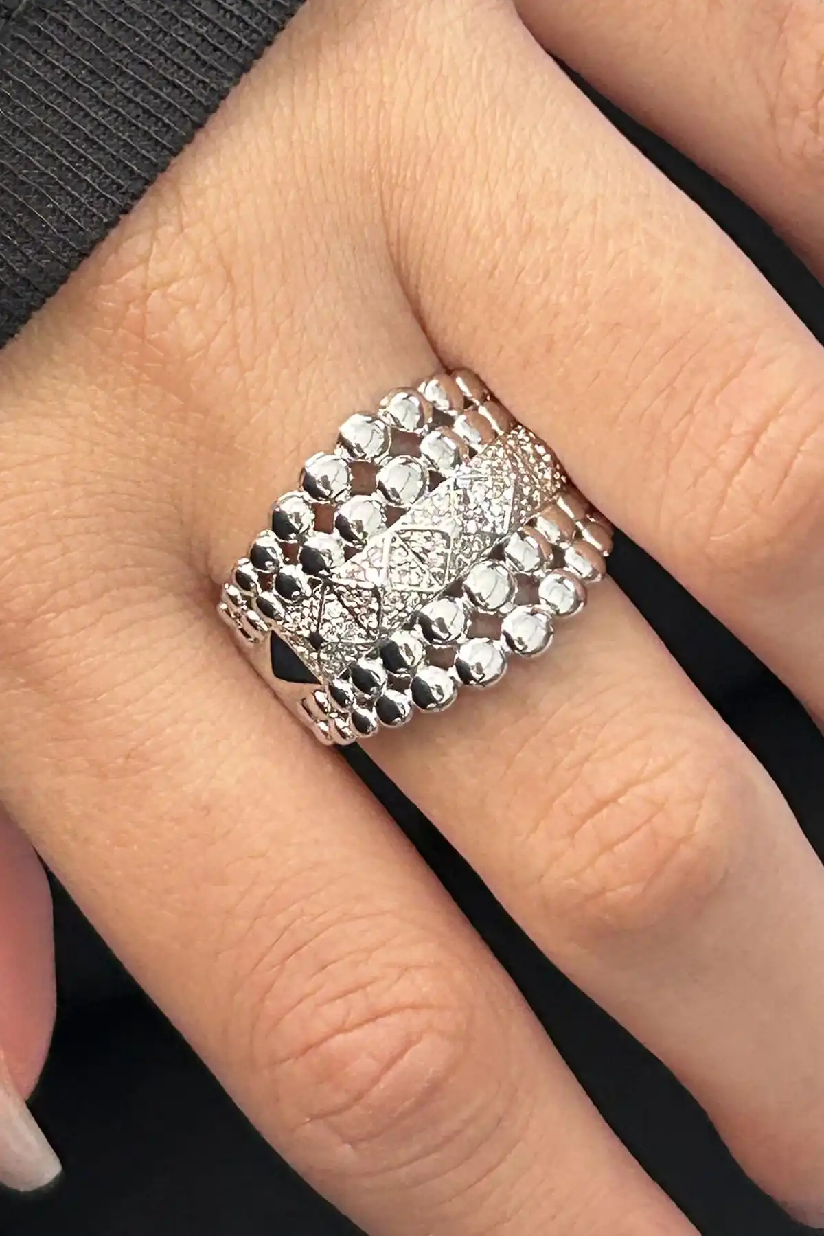 Gümüş Renk Taş Detaylı Ayarlanabilir Çelik Yüzük