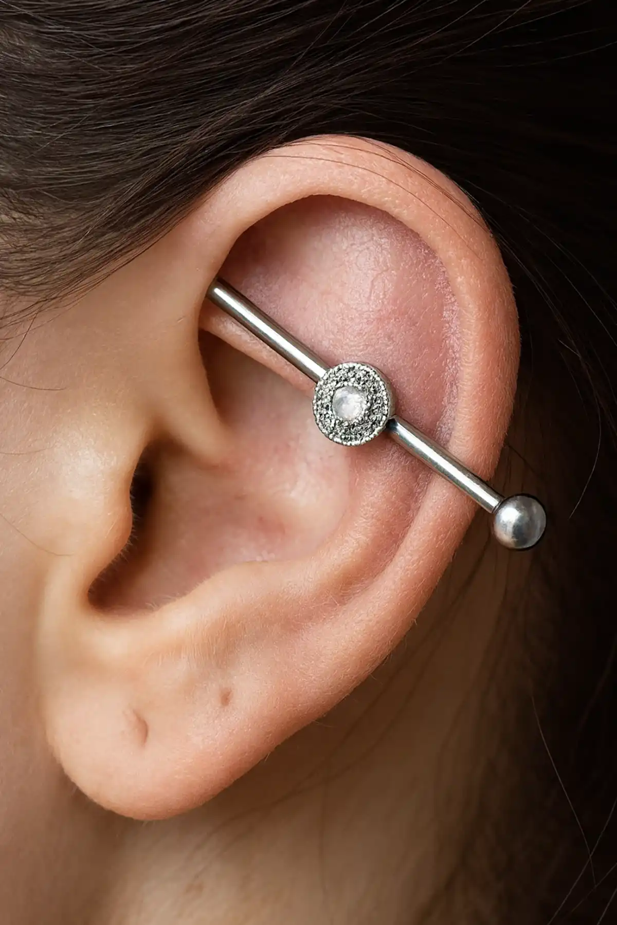 Gümüş Renk Taş Detaylı Cerrahi Çelik Köprü Piercing Küpe (Tek)