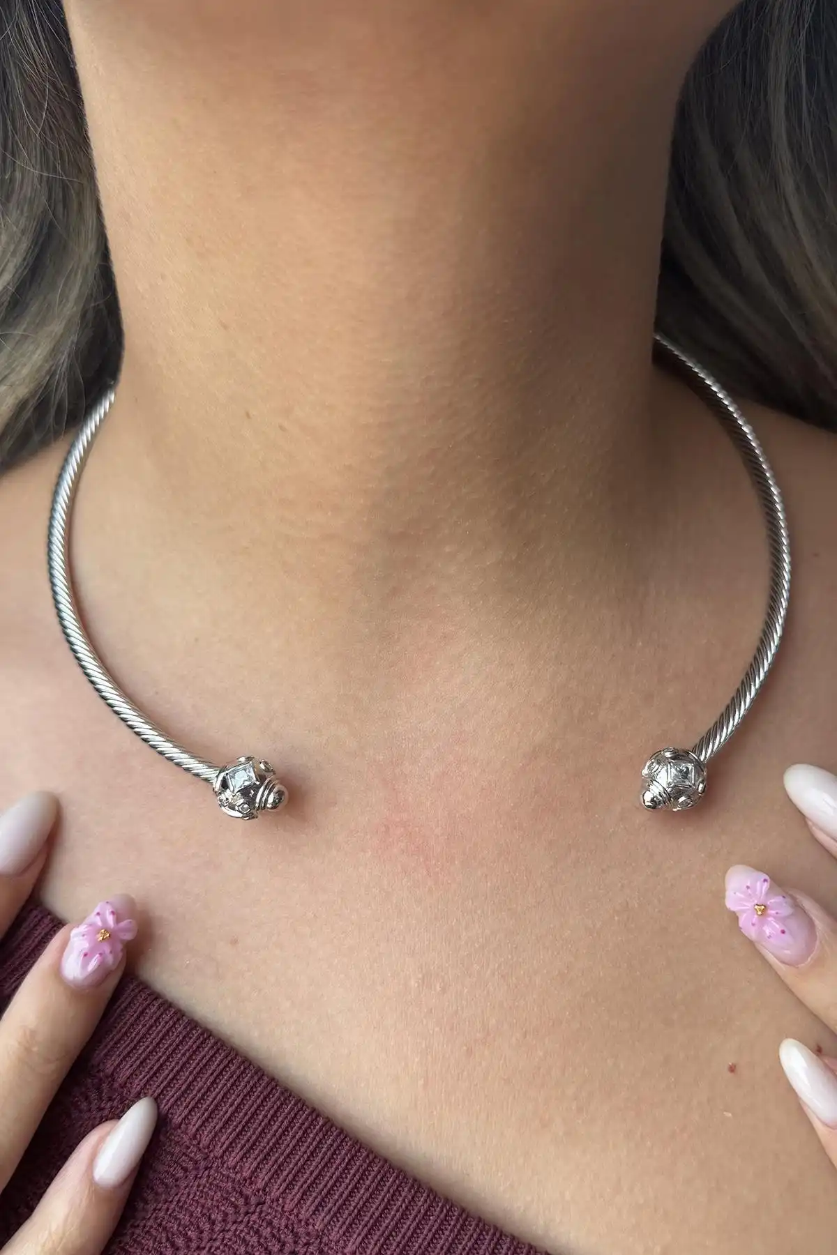 Gümüş Renk Taş Detaylı Metal Choker Kolye