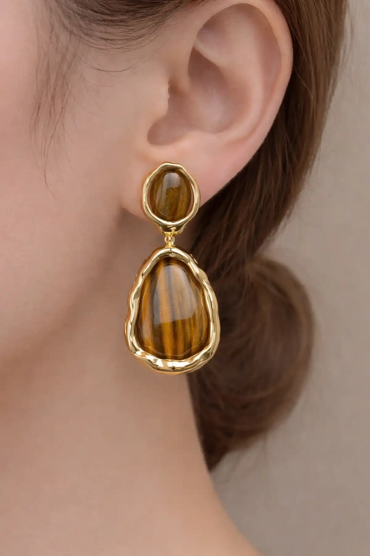 Kahverengi Sallantılı Metal Küpe (Çift)