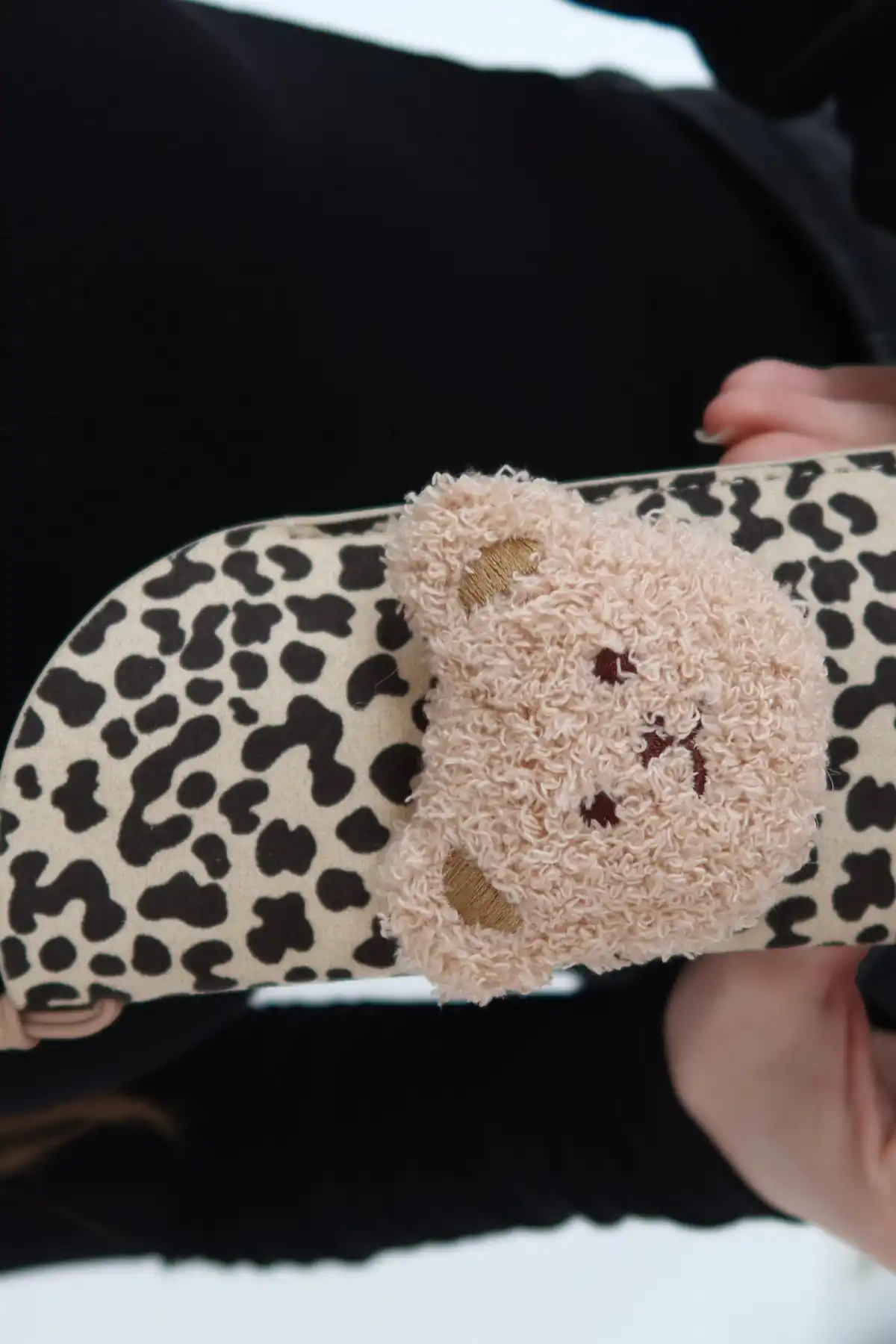 Krem Renk Leopar Desenli Ayıcık Figürlü Boyundan Asmalı Gözlük Kılıfı