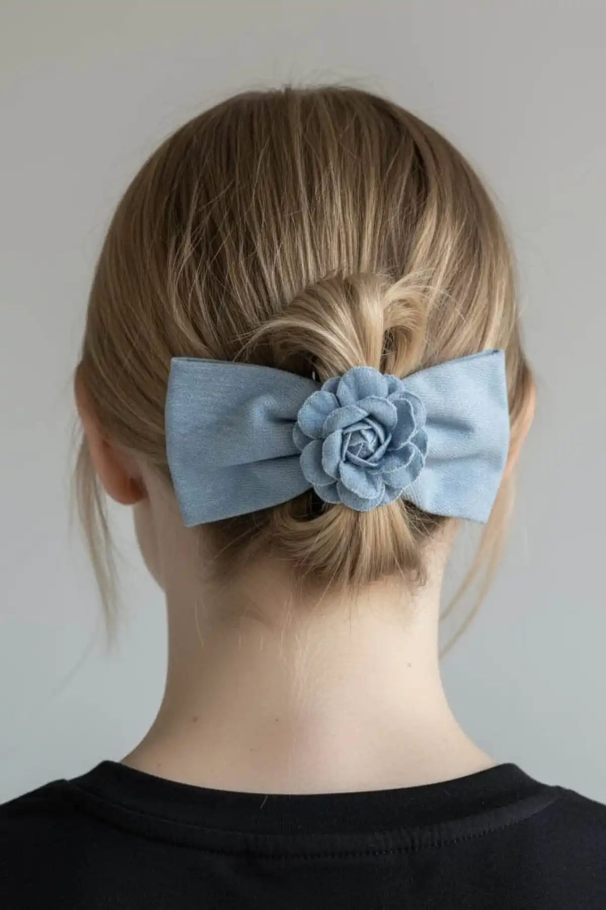 Mavi Renk Kurdele Figürlü Çiçek Detaylı Otomat Toka