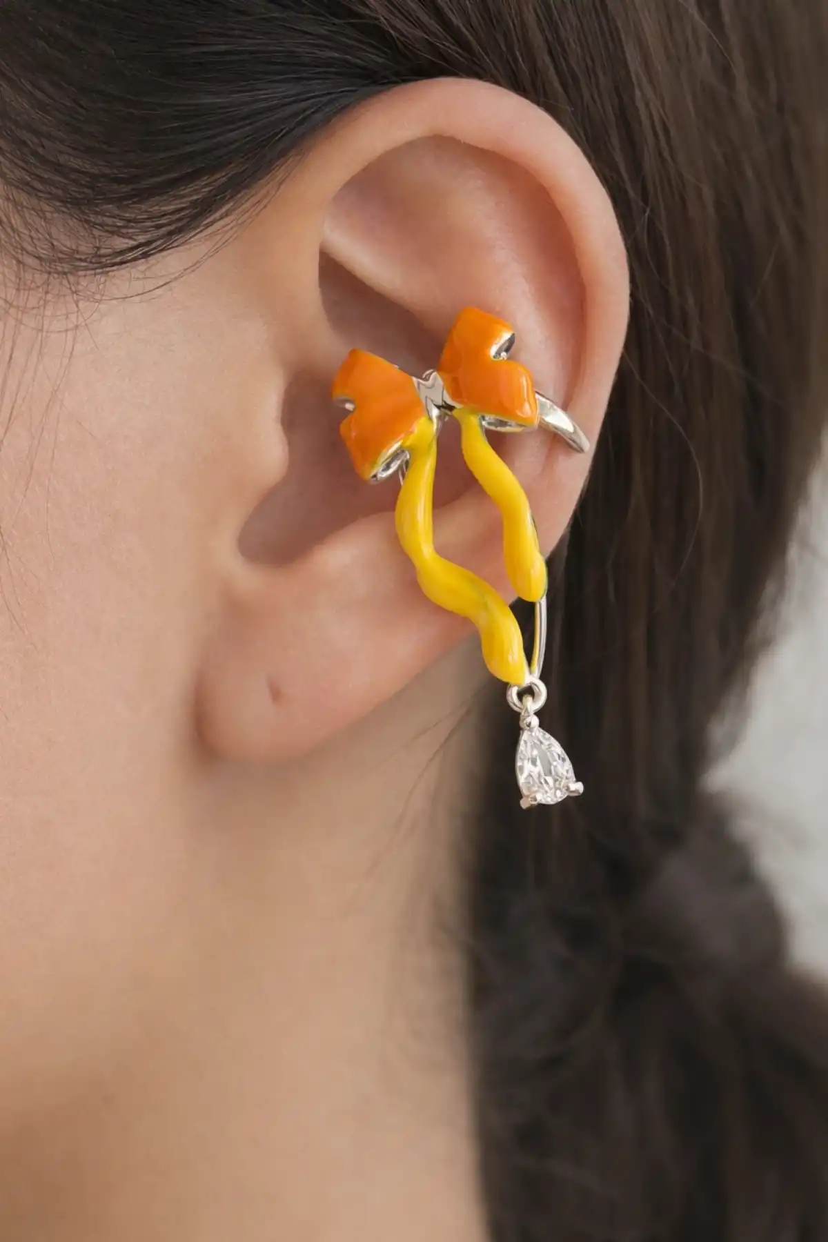Sarı Ve Turuncu Renk Kurdele Figürlü 14K Altın Kaplama TX Ear Cuff (Tek)
